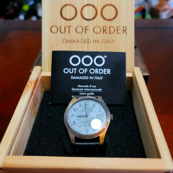 Unisex Out of Order Scarabeo Watch - Picture 1 of 4